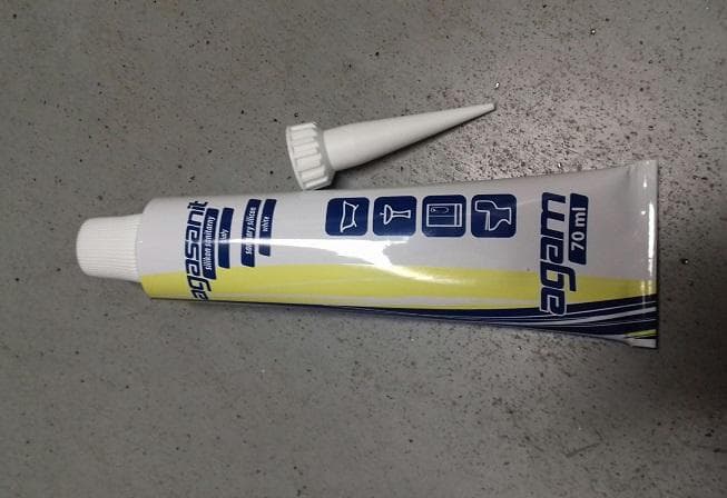 Silikón sanitárny biely, tuba 70 ml na drobné silikónovanie WC, vaňa, umyvadlo a podobne